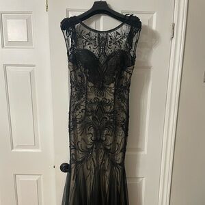 Rosa Clara Elegant Black Lace Prom Gown